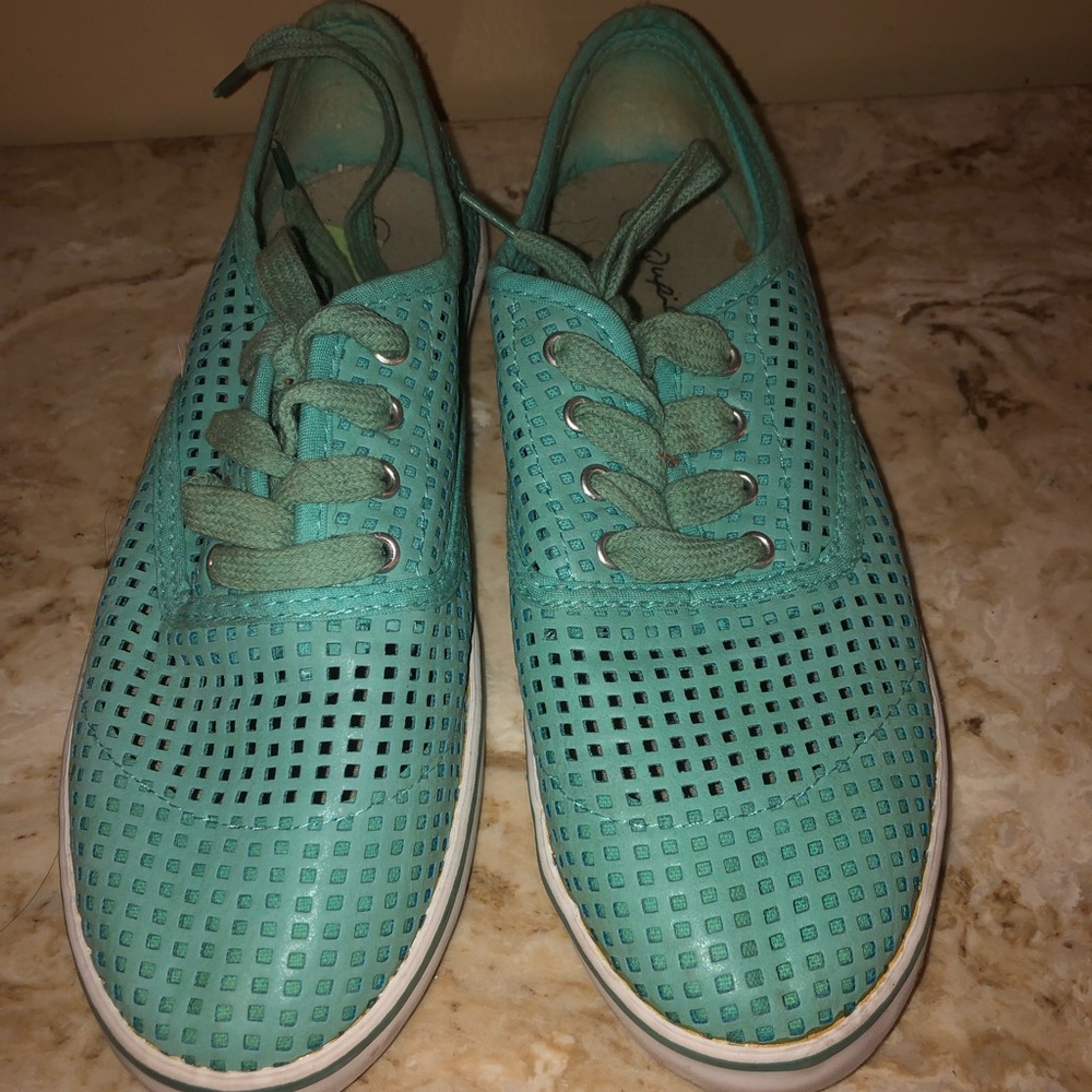 Thin sneakers